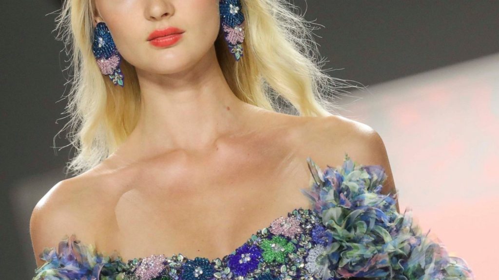 Badgley Mischka evokes an island flair